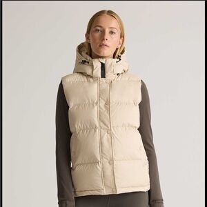 NWOT Quince Women's Responsible Down Puffer Vest Oatmilk